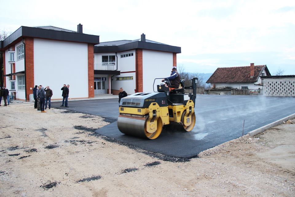 ZAVRŠENO ŠKOLSKO IGRALIŠTE U MZ ELKASOVA RIJEKA