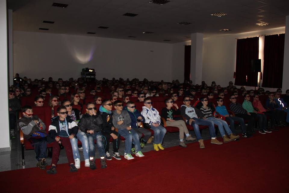 MALIŠANI UŽIVALI U PROJEKCIJI 3D ANIMIRANOG FILMA