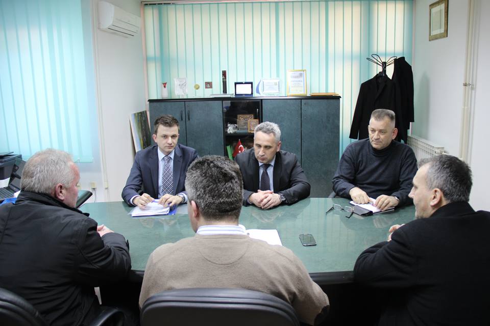 MINISTAR OBRAZOVANJA, NAUKE, KULTURE I SPORTA U VLADI USK-A ADIS MUHAREMOVIĆ BORAVIO DANAS U BUŽIMU ZBOG GORUĆEG PROBLEMA O.Š BUŽIM I OBUSTAVE NASTAVE