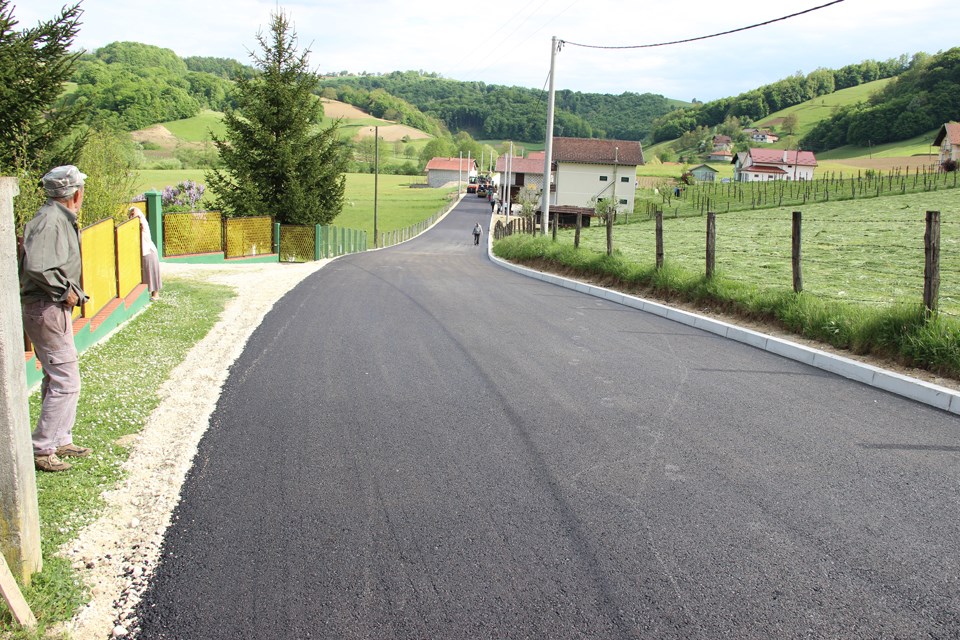 ASFALTIRANA NOVA DIONICA PUTA EMINIĆI-ABDIĆI