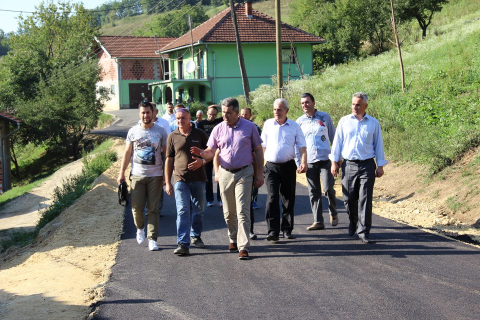 KONAČNO POČELO ASFALTIRANJE PUTA ALDŽIĆI-BALTIĆI