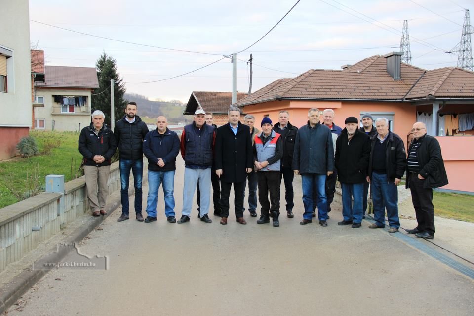 SVEČANO PUŠTENA RASVJETA U ULICI GAZIJA