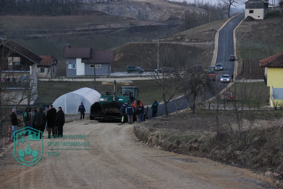 ASFALTIRAN PUT TROSTRUKI KLANCI-LIPA U MZ ELKASOVA RIJEKA