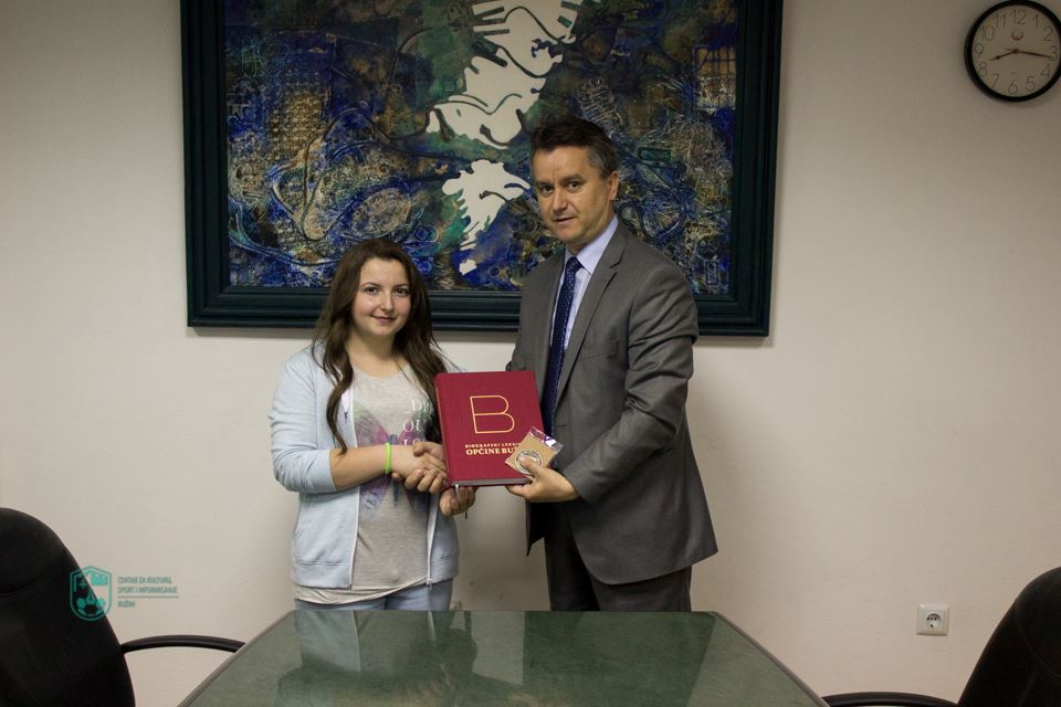 UČENICA SMOTRE ZNANJA I STVARALAŠTVA 2017  NA PRIJEMU KOD OPĆINSKOG NAČELNIKA