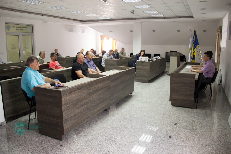 ODRŽAN SASATANK PREDSTAVNIKA LOKALNE UPRAVE I ČLANOVA PARTNERSKE GRUPE U PROCESU REVIDIRANJA STRATEGIJE RAZVOJA OPĆINE BUŽIM