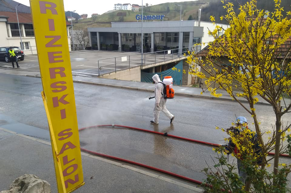 ŠTAB CZ PROGLASIO STANJE NESREĆE U OPĆINI BUŽIM I DONIO ODLUKU O PRANJU I DEZINFEKCIJI ULICA