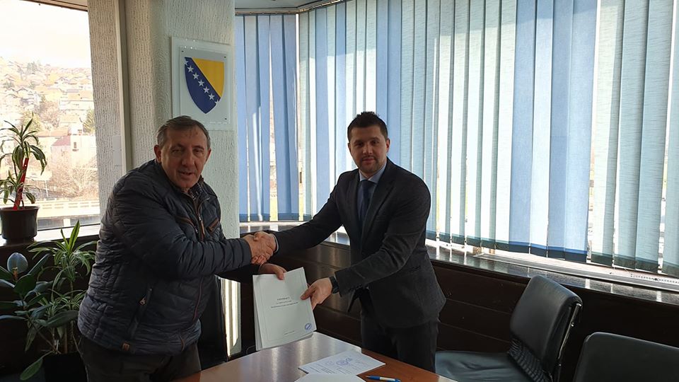 NAČELNIK OPĆINE BUŽIM MERSUDIN NANIĆ POTPISAO UGOVOR VRIJEDAN  60.000,00 KM ZA REKONSTRUKCIJU PUTA ABDIĆI-MUSIĆI