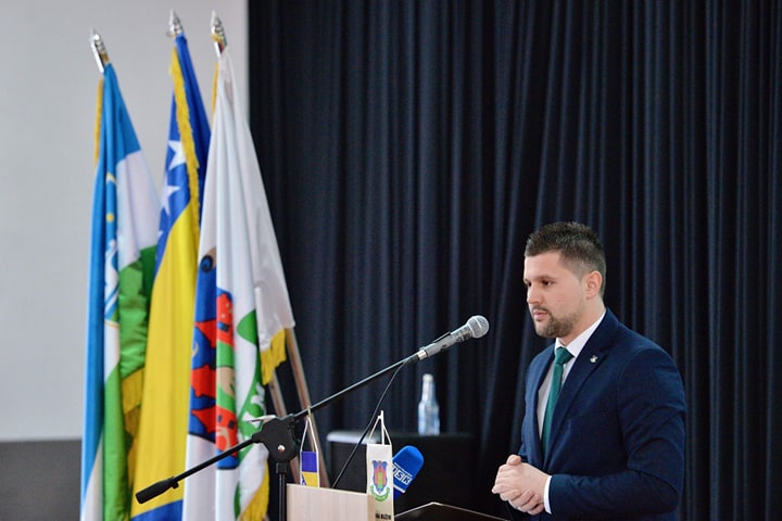 REAGIRANJE NAČELNIKA BUŽIMA NA PONIŠTENJE ODLUKE O DODJELI SREDSTAVA NIŽIM NIVOIMA VLASTI U FBiH