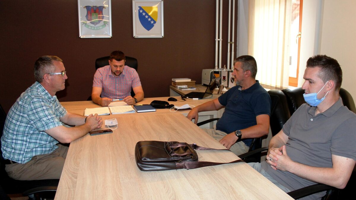 OPĆINSKI NAČELNIK I OPĆINSKO VIJEĆE PODRŽALI IZRADU MONOGRAFIJE OSNOVNE ŠKOLE BUŽIM