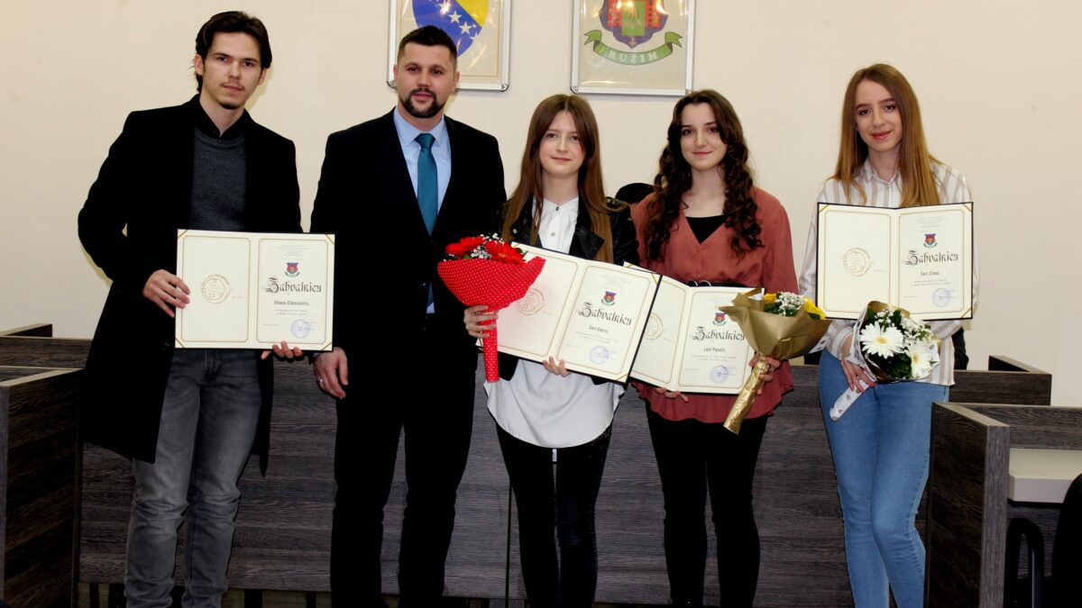 DODIJELJENE ZAHVALINICE I NAGRADE ZA FOTO KONKURS “NEDŽIB VUČELJ”