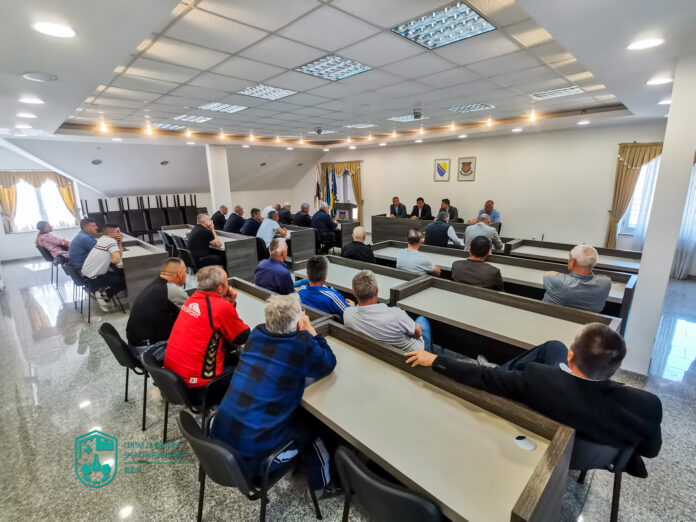 POTPISANI UGOVORI ZA IZGRADNJU DESET PUTNIH PRAVACA U PET MJESNIH ZAJEDNICA / VIDEO