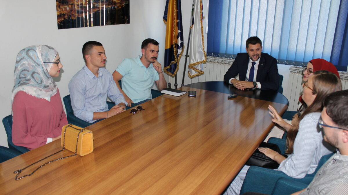 NAČELNIK OPĆINE RAZGOVARAO SA PREDSTAVNICIMA VIJEĆA MLADIH OPĆINE BUŽIM