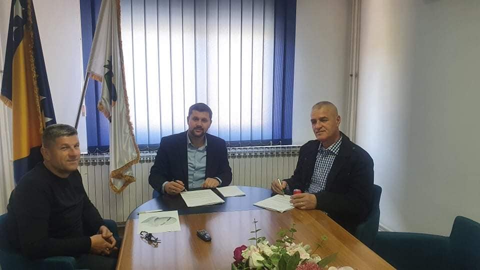 POTPISAN UGOVOR O ODRŽAVANJU JAVNE RASVJETE U BUŽIMU