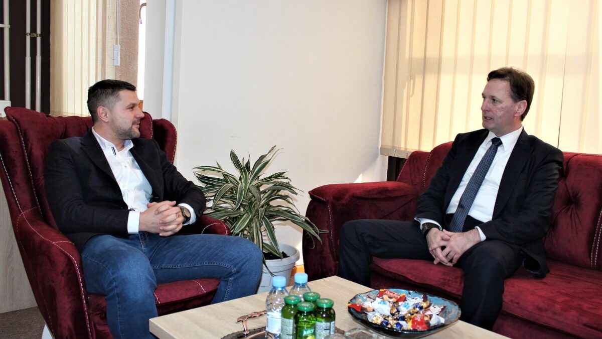 MINISTAR HRNJIĆ U SLUŽBENOJ POSJETI OPĆINI BUŽIM