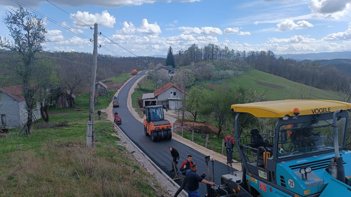 ASFALTIRANA DVA PUTNA PRAVCA U MZ LUBARDA I RADOČ