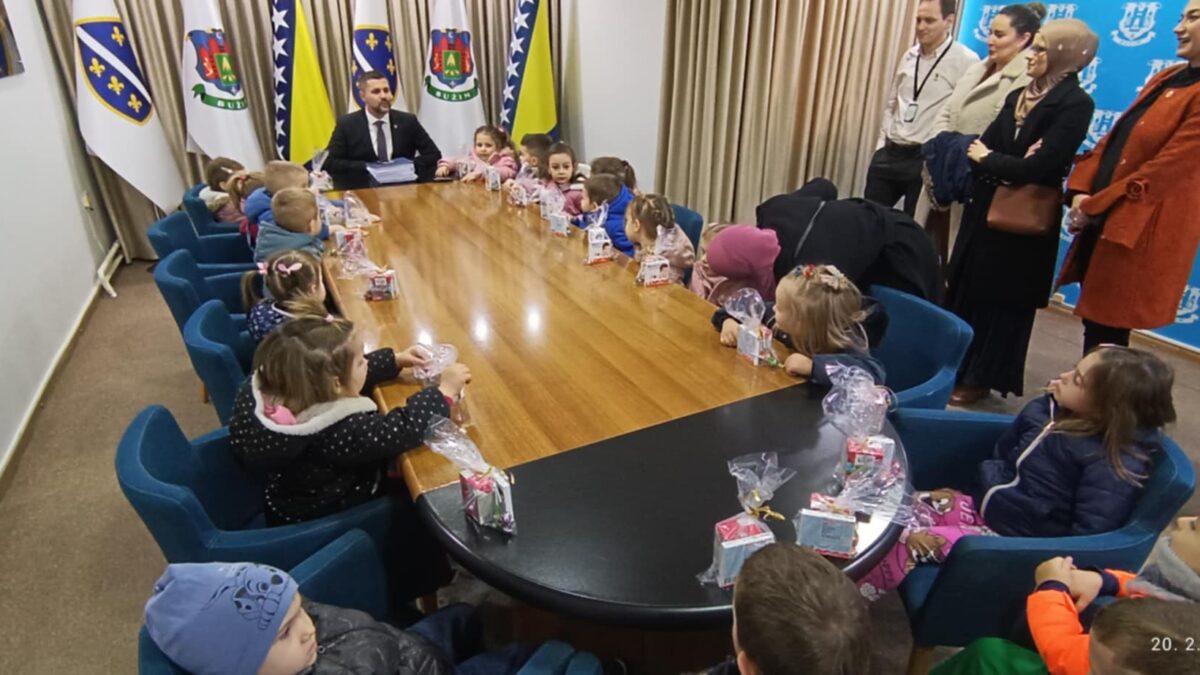 ROĐENDANSKA ČESTITKA MALIŠANA DJEČIJEG VRTIĆA BUŽIM