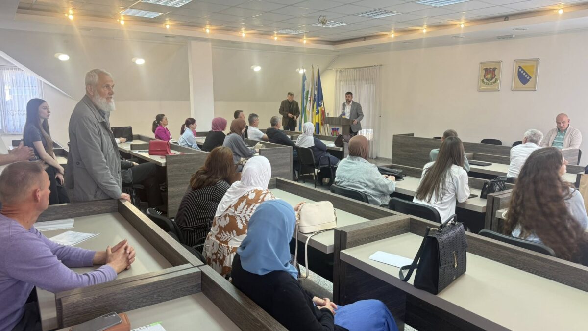 POTPISANI UGOVORI SA STIPENDISTIMA OPĆINE BUŽIM