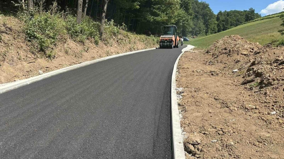 ASFALTIRAN PUT BEZI-TOPALOVIĆI U MZ VRHOVSKA