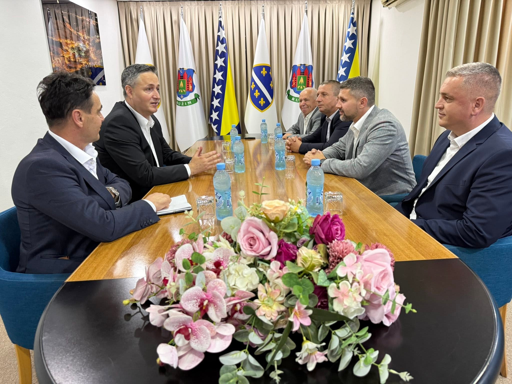 PREDSJEDAVAJUĆI PREDSJEDNIŠTVA BiH DENIS BEĆIROVIĆ U POSJETI BUŽIMU