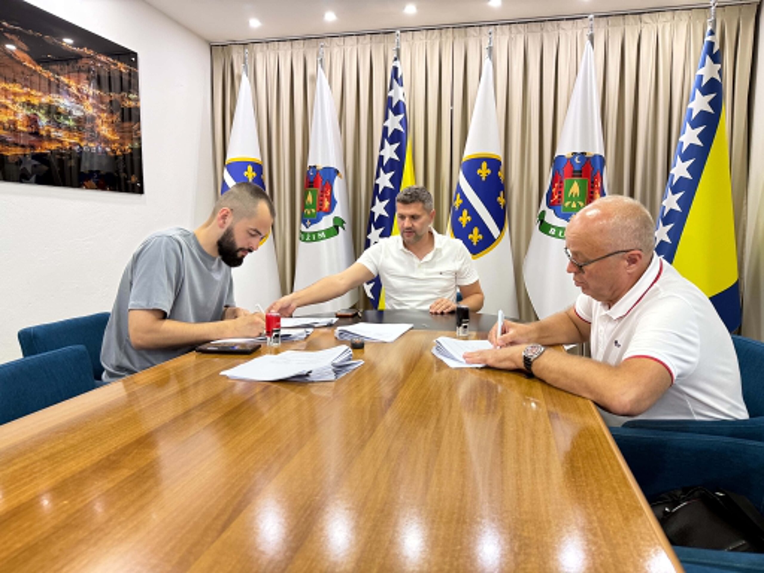 POTPISANI UGOVORI ZA IZGRADNJU I REKONSTRUKCIJU JAVNIH RASVJETA